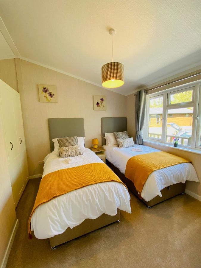 Hollicarrs - Wildflower Lodge Йорк Экстерьер фото